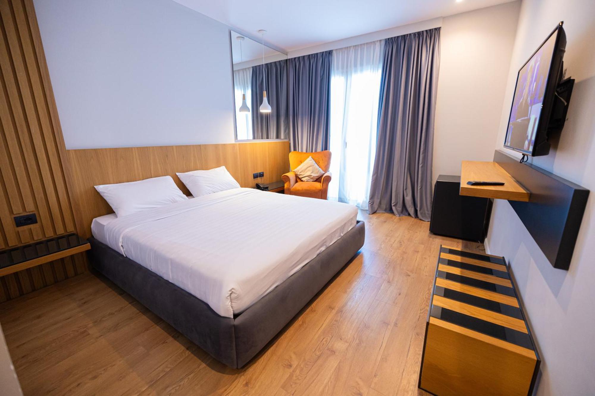 DUKA Hotel Vlorë Buitenkant foto