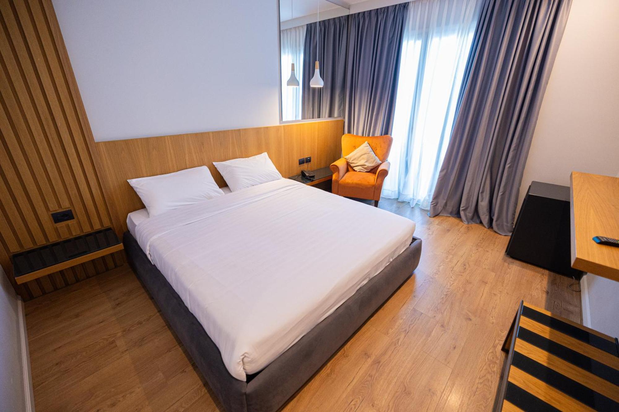 DUKA Hotel Vlorë Buitenkant foto