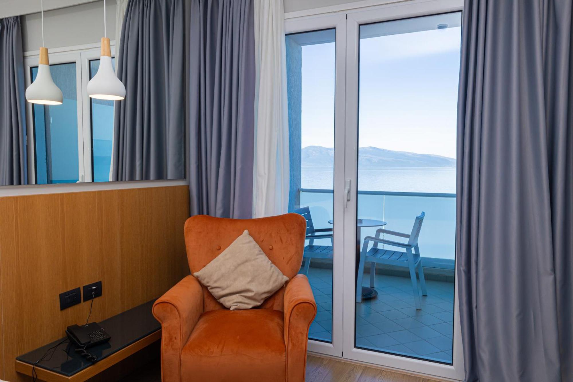 DUKA Hotel Vlorë Buitenkant foto