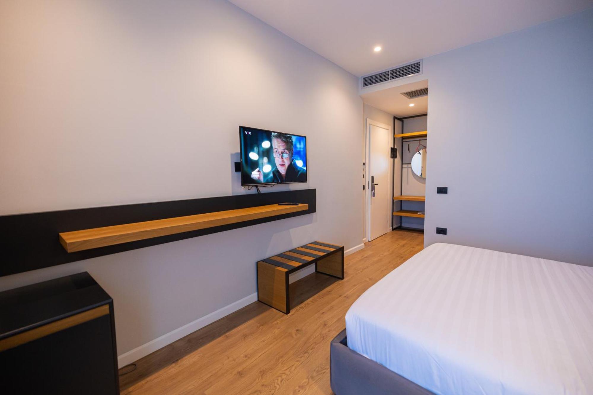 DUKA Hotel Vlorë Buitenkant foto