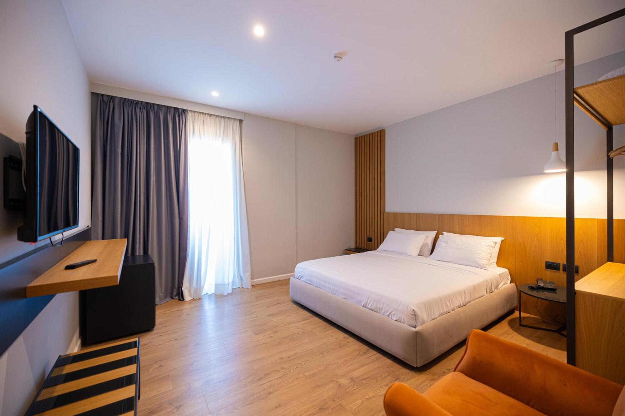DUKA Hotel Vlorë Buitenkant foto