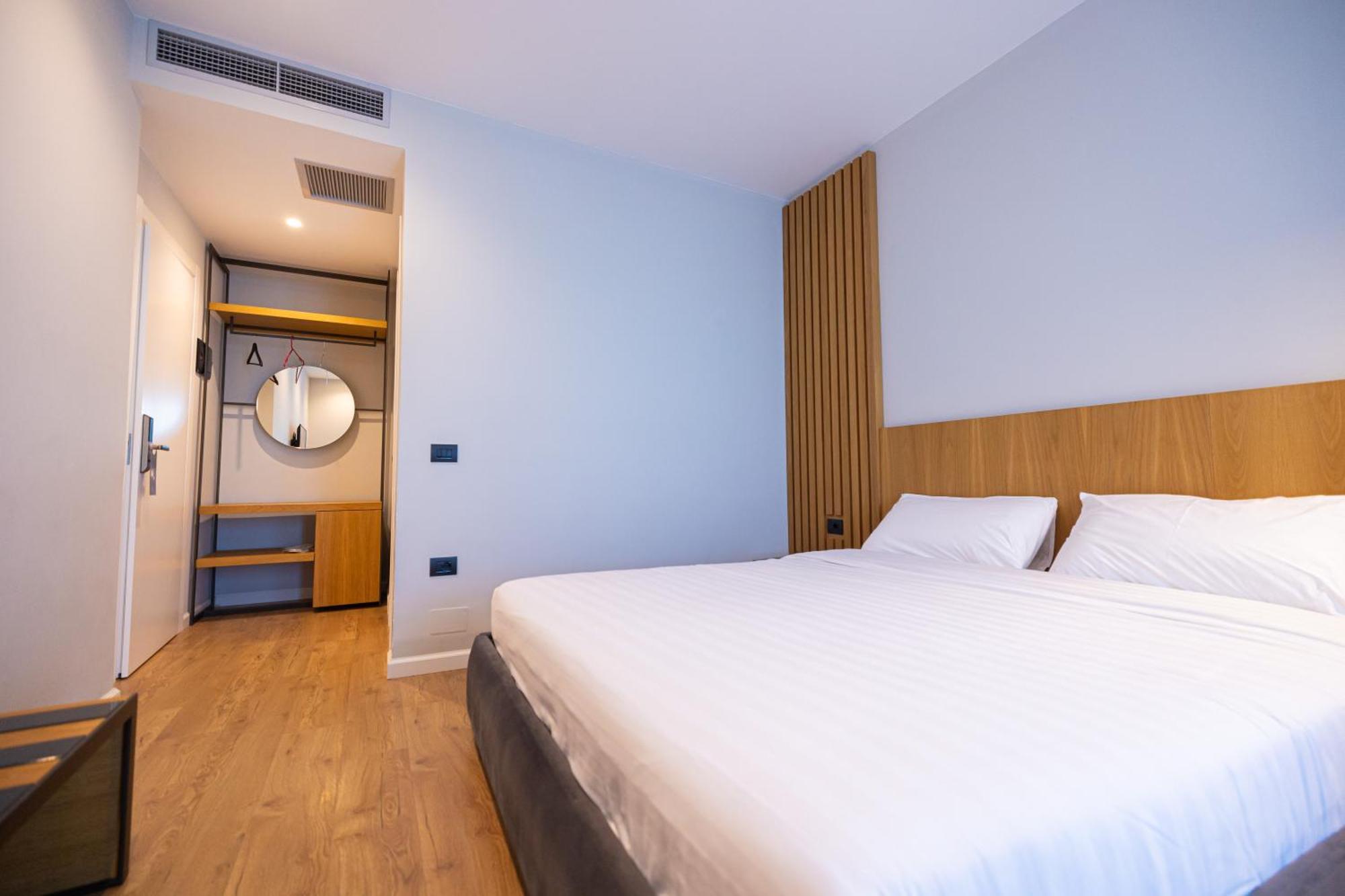 DUKA Hotel Vlorë Buitenkant foto