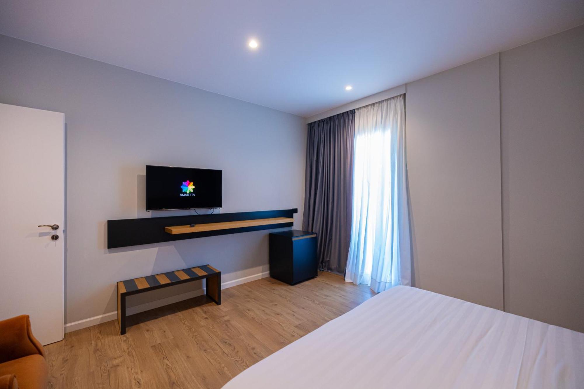 DUKA Hotel Vlorë Buitenkant foto
