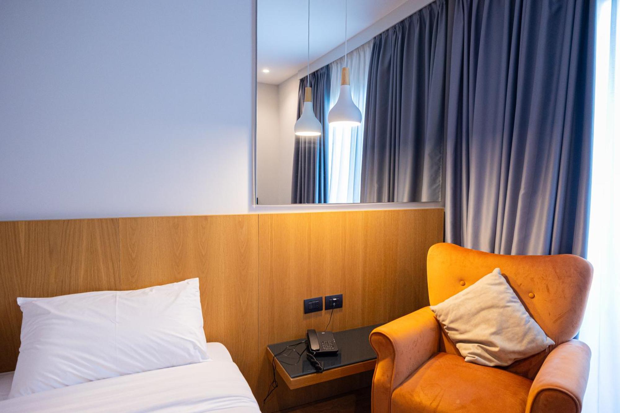 DUKA Hotel Vlorë Buitenkant foto