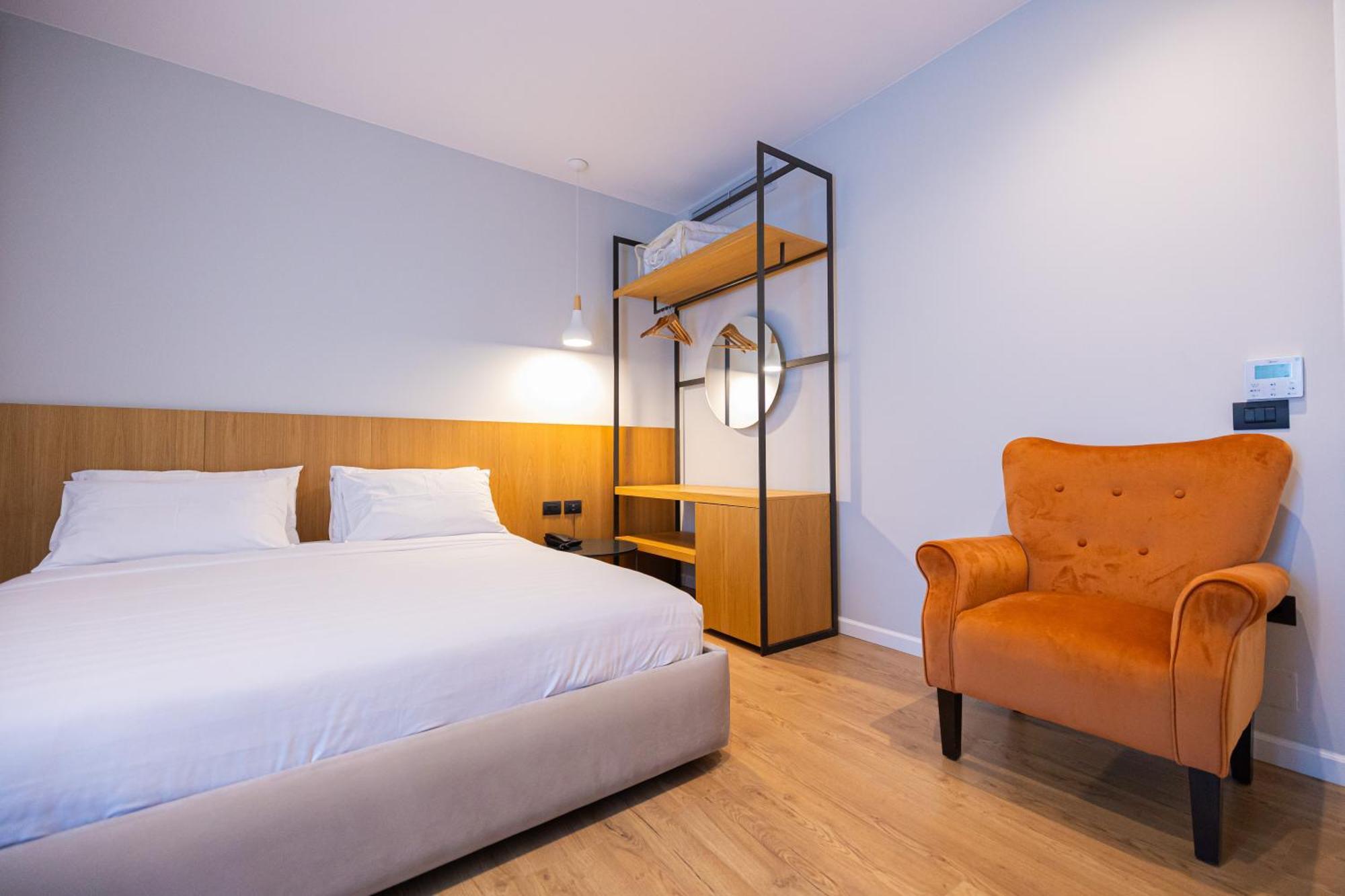 DUKA Hotel Vlorë Buitenkant foto