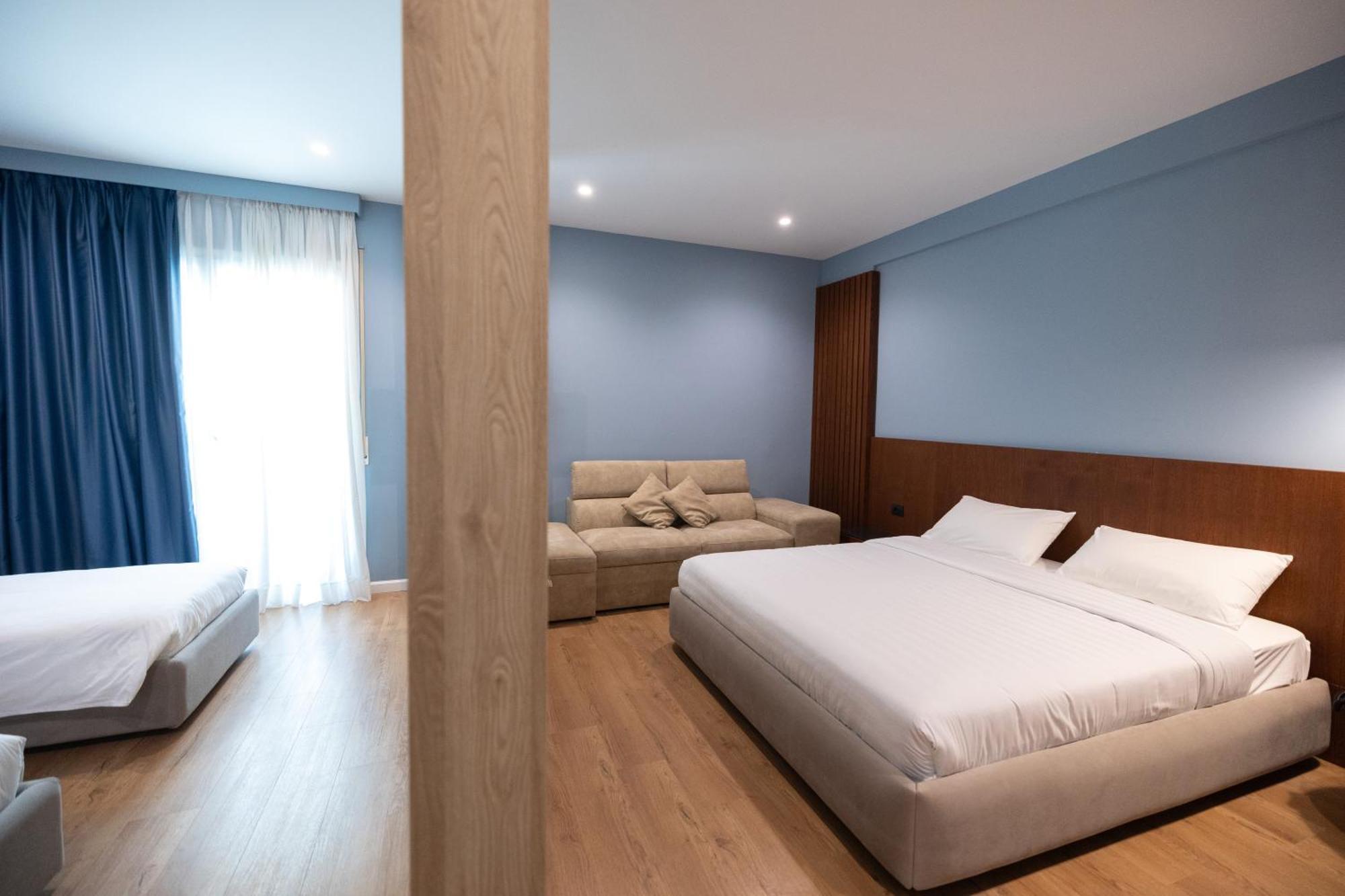 DUKA Hotel Vlorë Buitenkant foto