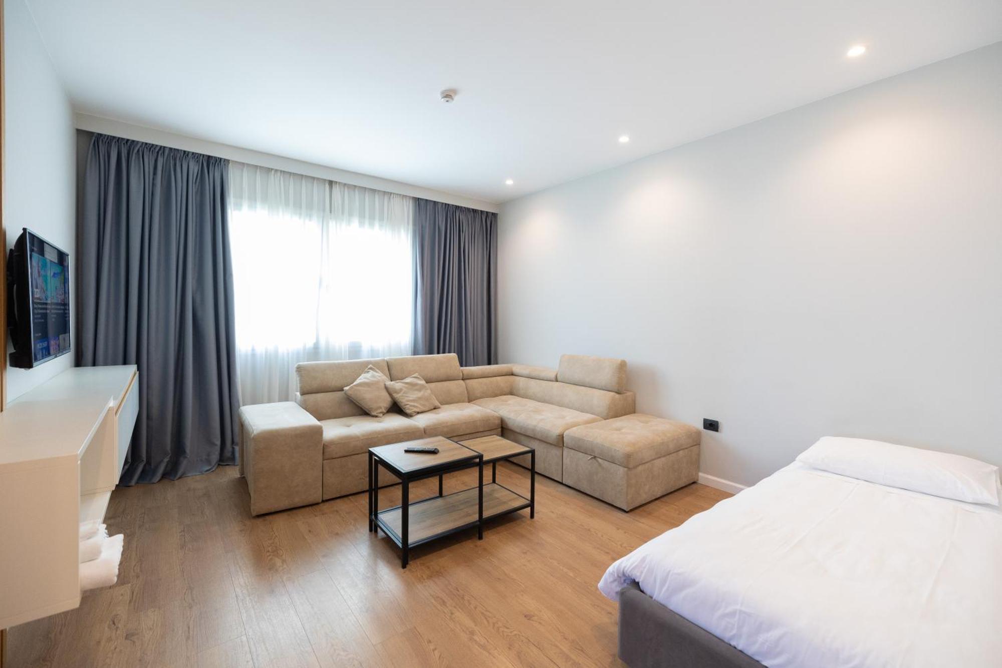 DUKA Hotel Vlorë Buitenkant foto