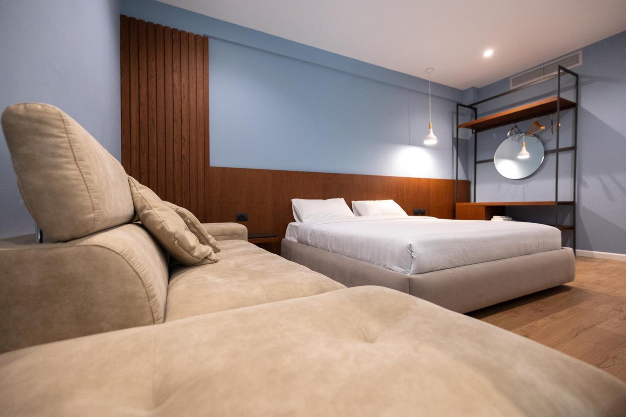 DUKA Hotel Vlorë Buitenkant foto