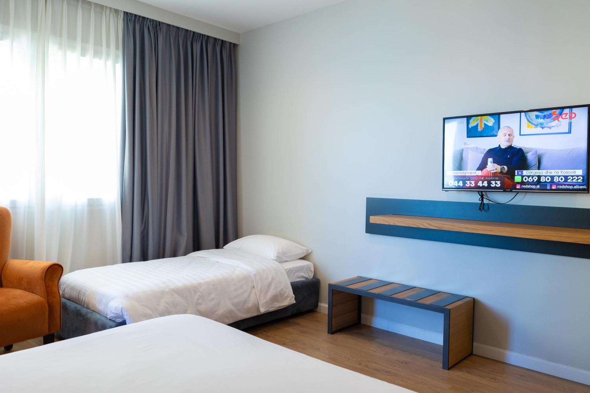 DUKA Hotel Vlorë Buitenkant foto
