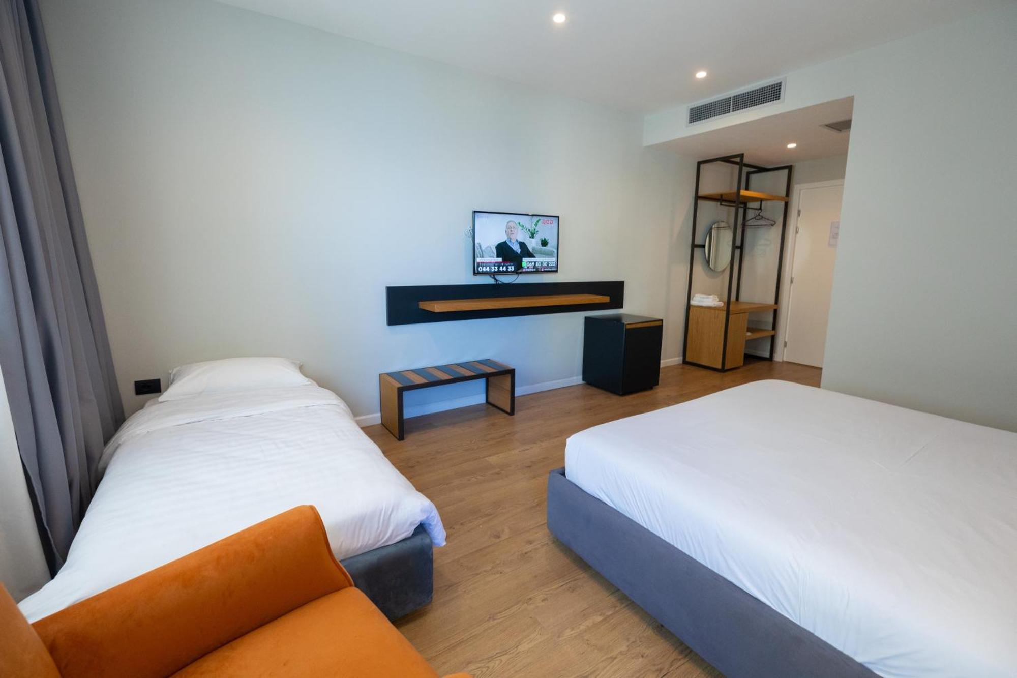 DUKA Hotel Vlorë Buitenkant foto