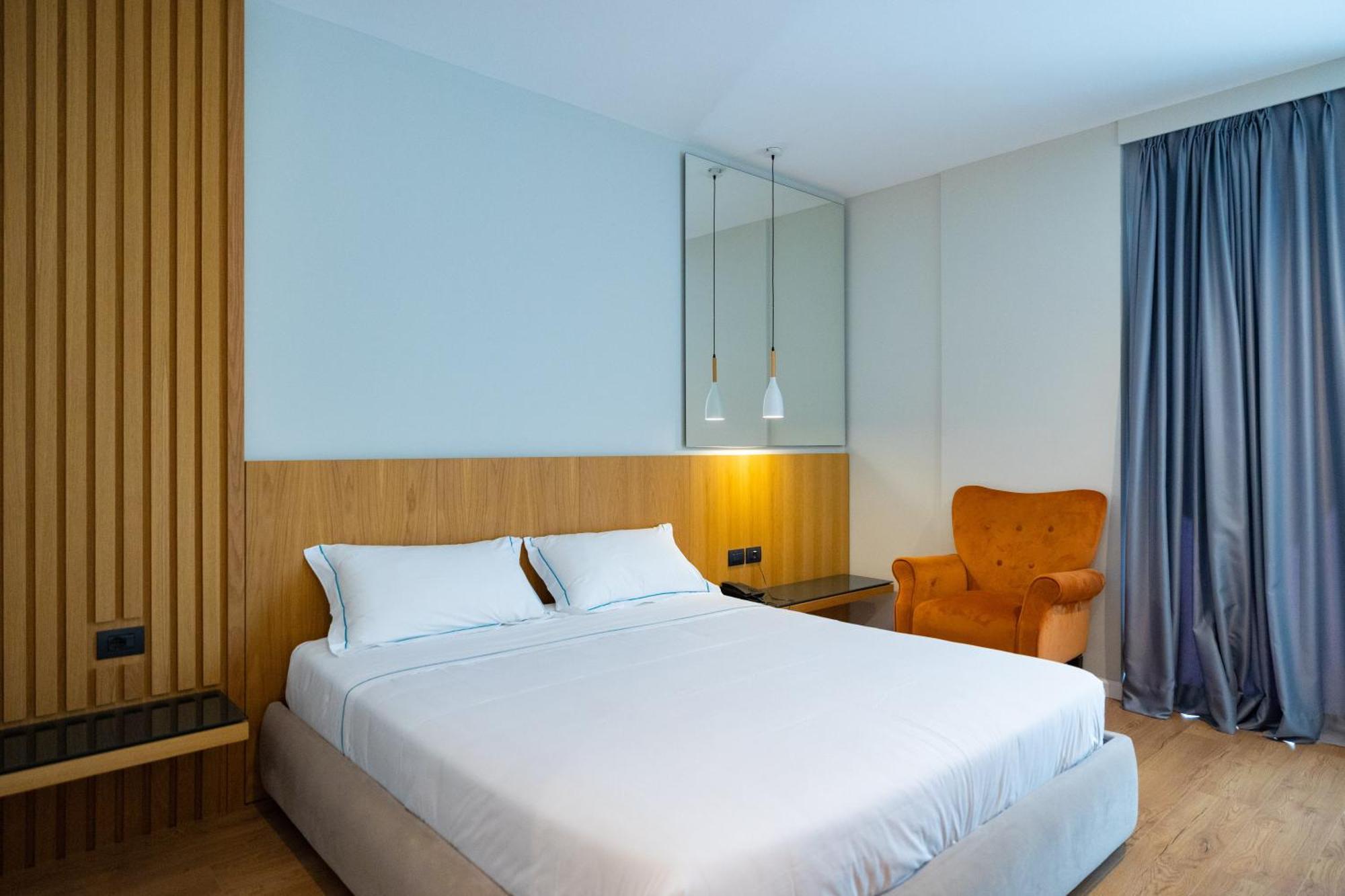DUKA Hotel Vlorë Buitenkant foto