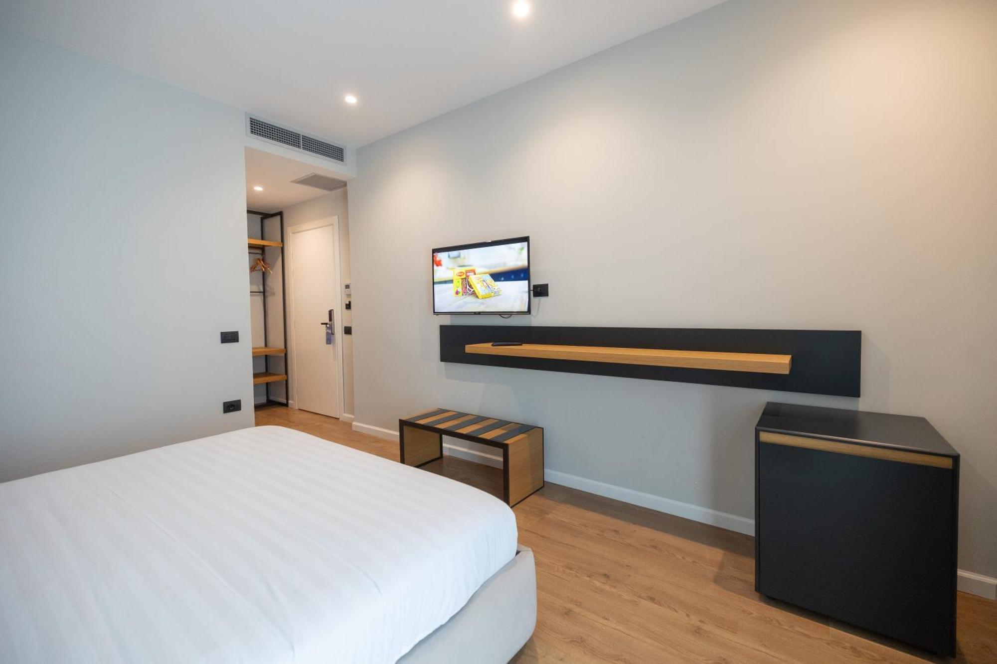 DUKA Hotel Vlorë Buitenkant foto