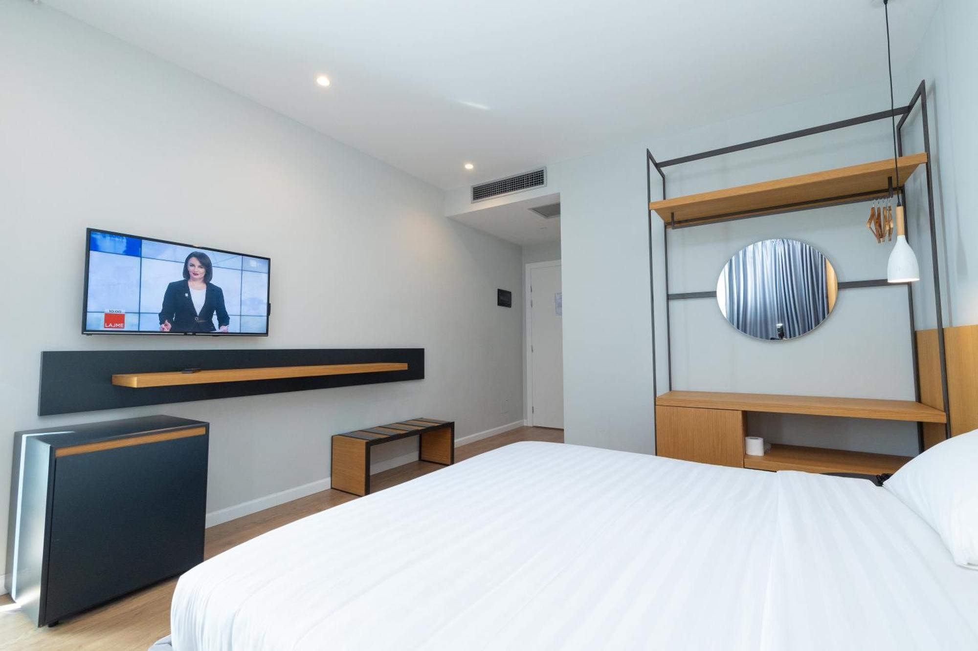 DUKA Hotel Vlorë Buitenkant foto