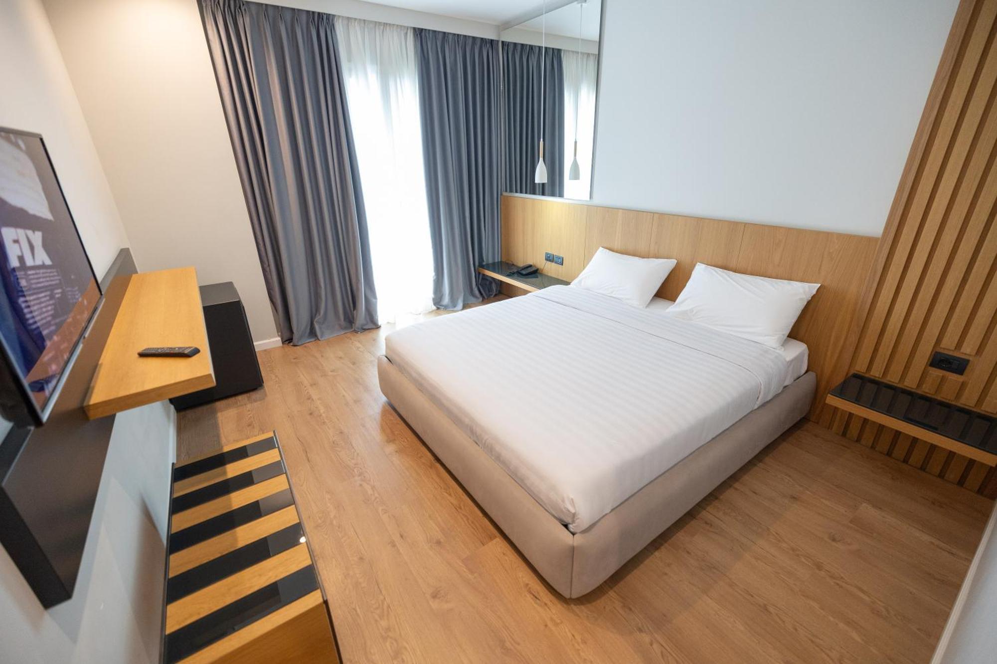 DUKA Hotel Vlorë Buitenkant foto