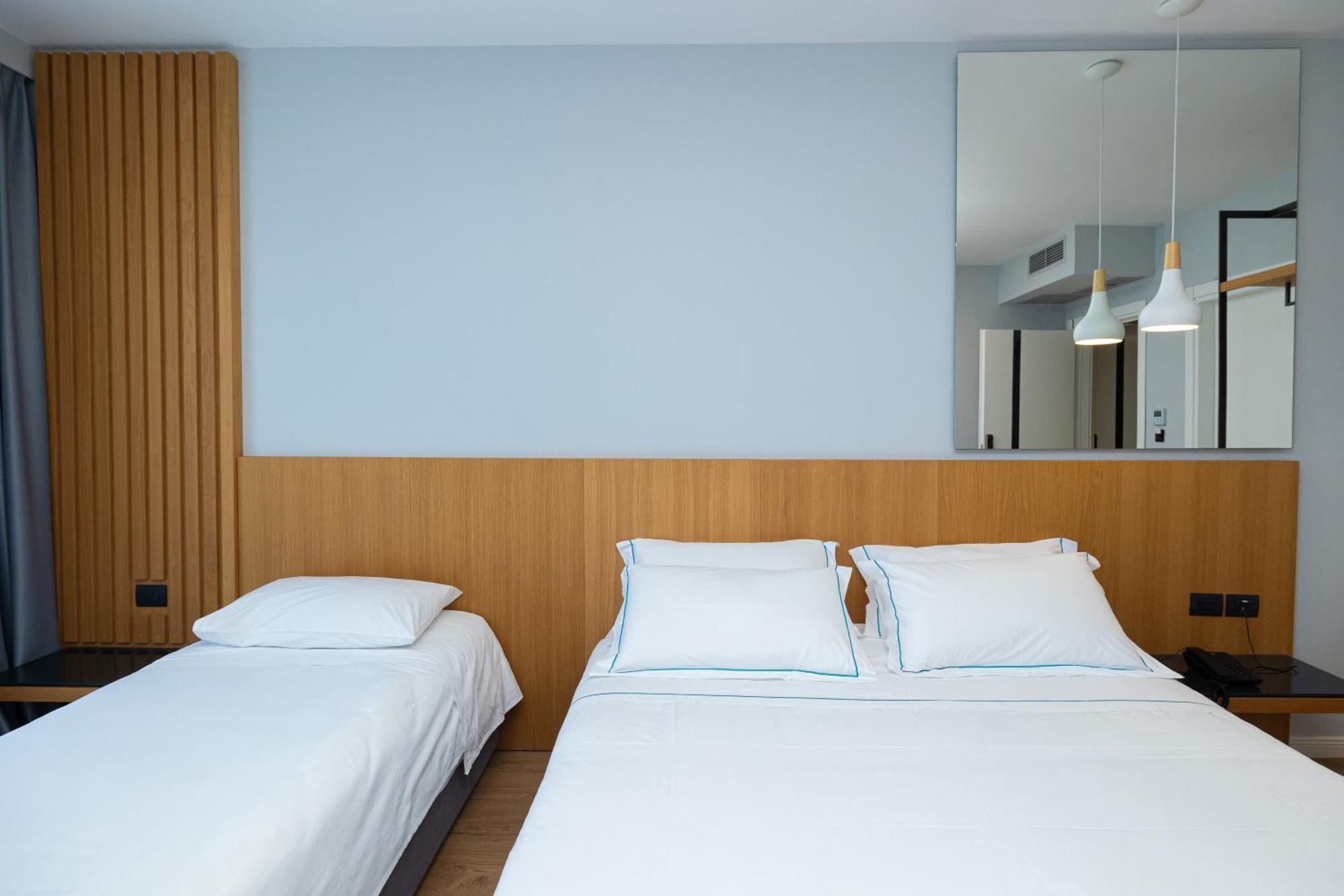DUKA Hotel Vlorë Buitenkant foto
