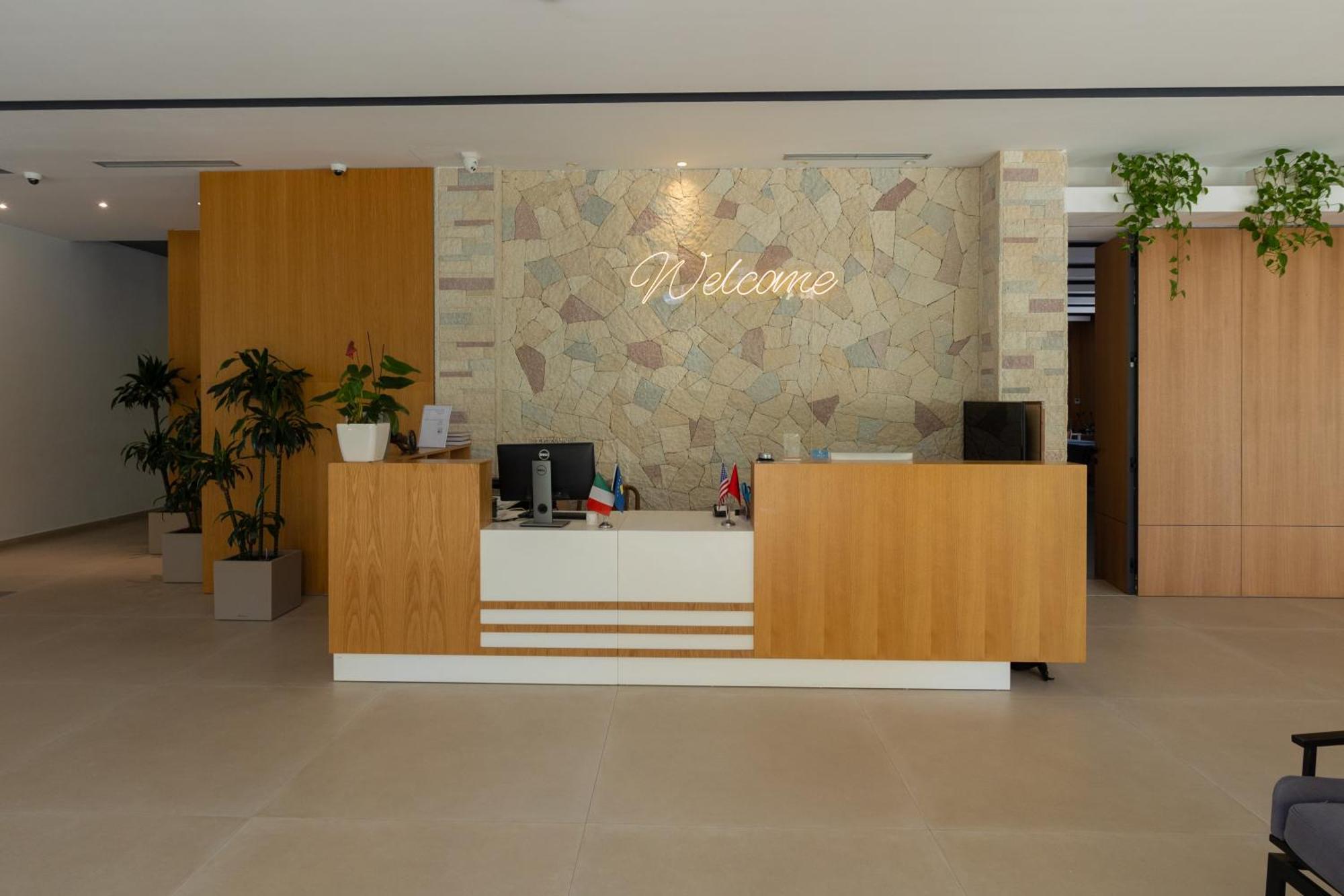 DUKA Hotel Vlorë Buitenkant foto