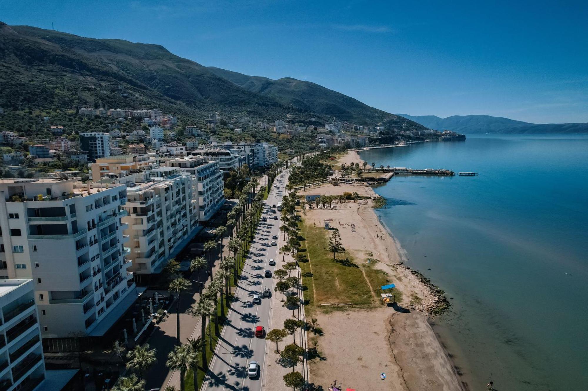 DUKA Hotel Vlorë Buitenkant foto