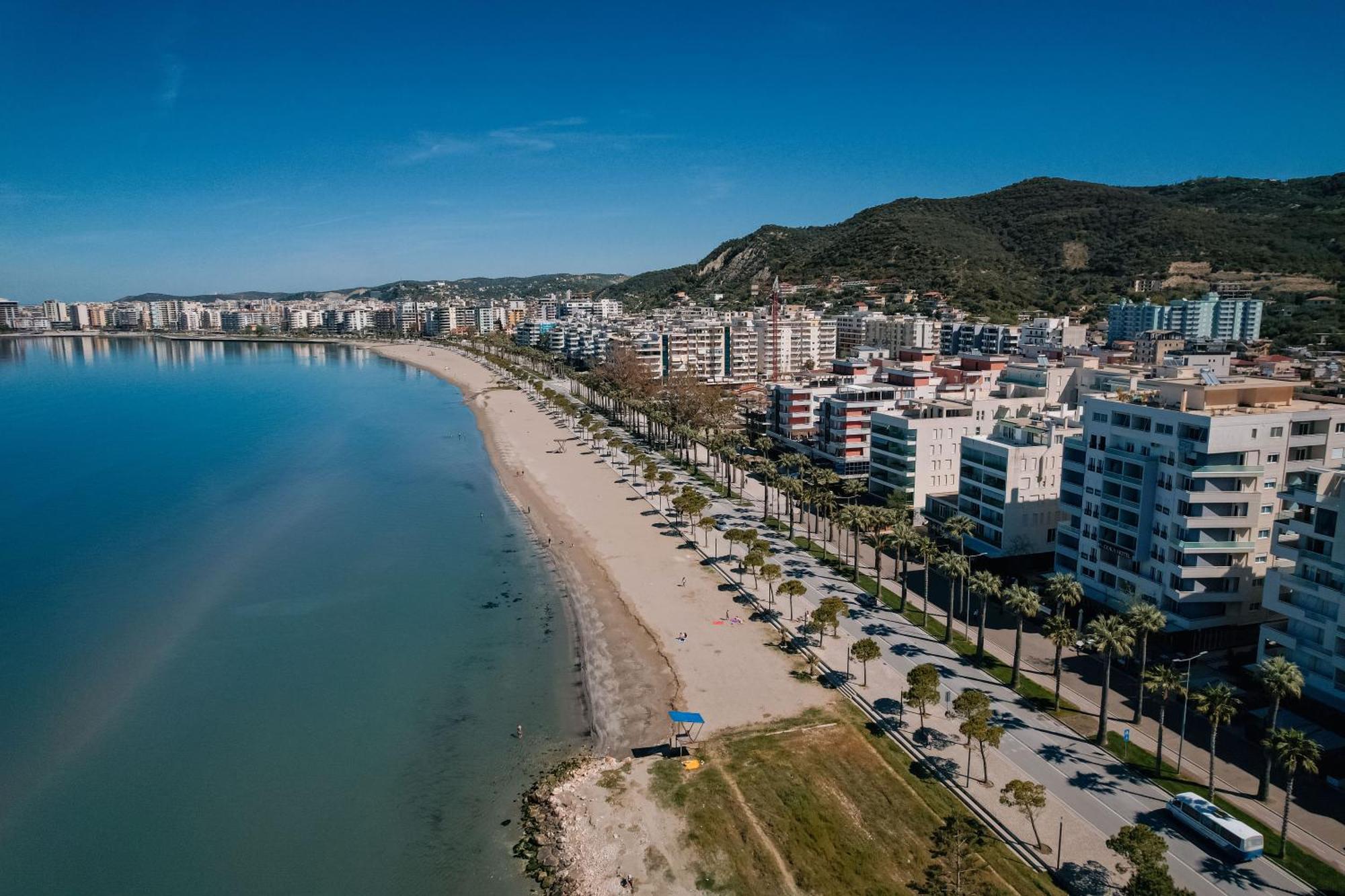 DUKA Hotel Vlorë Buitenkant foto