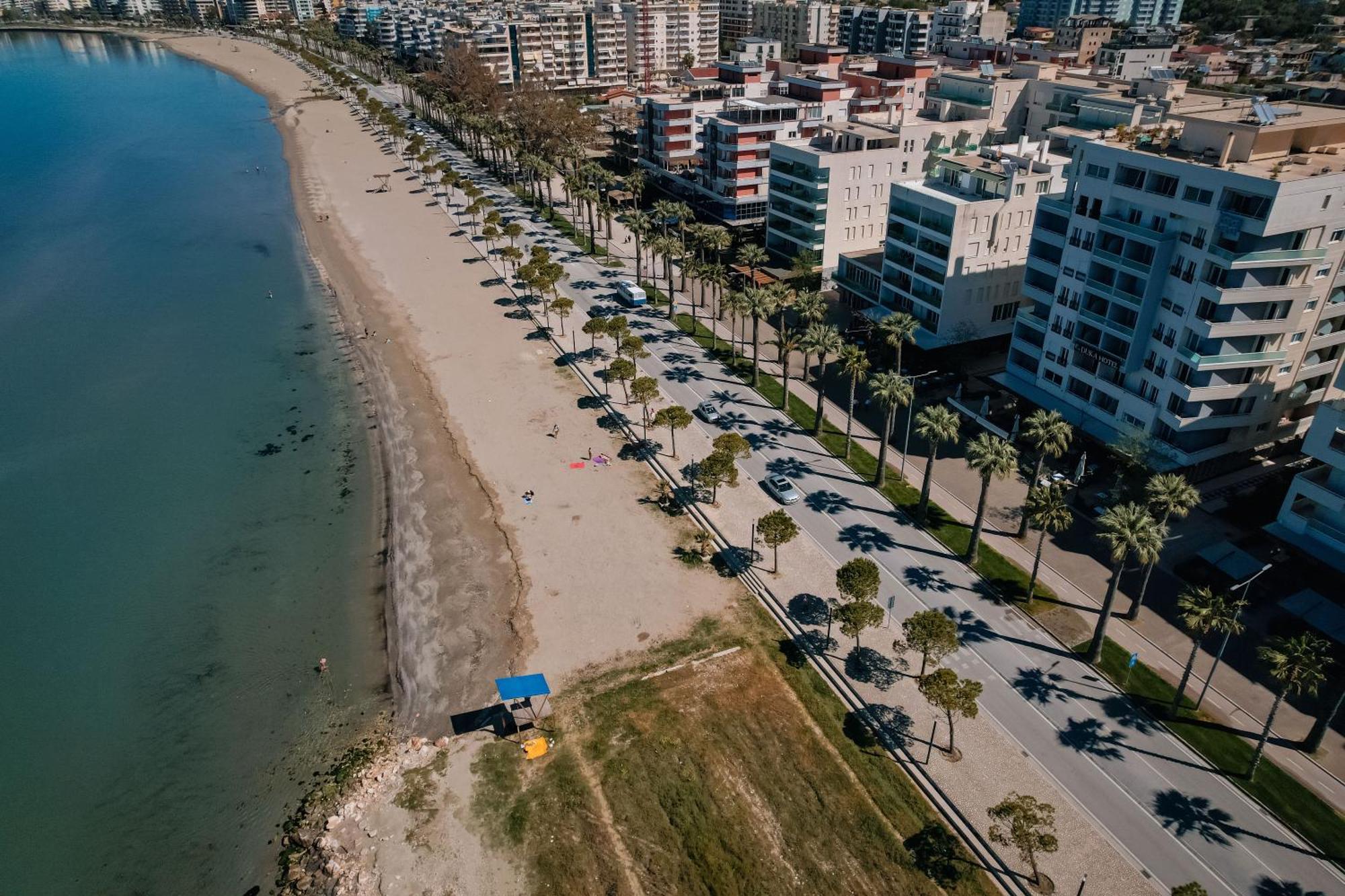 DUKA Hotel Vlorë Buitenkant foto